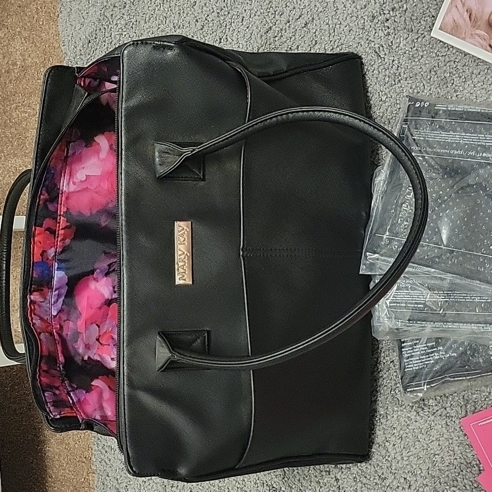 Mary Kay Bundle - Picture 2 of 5